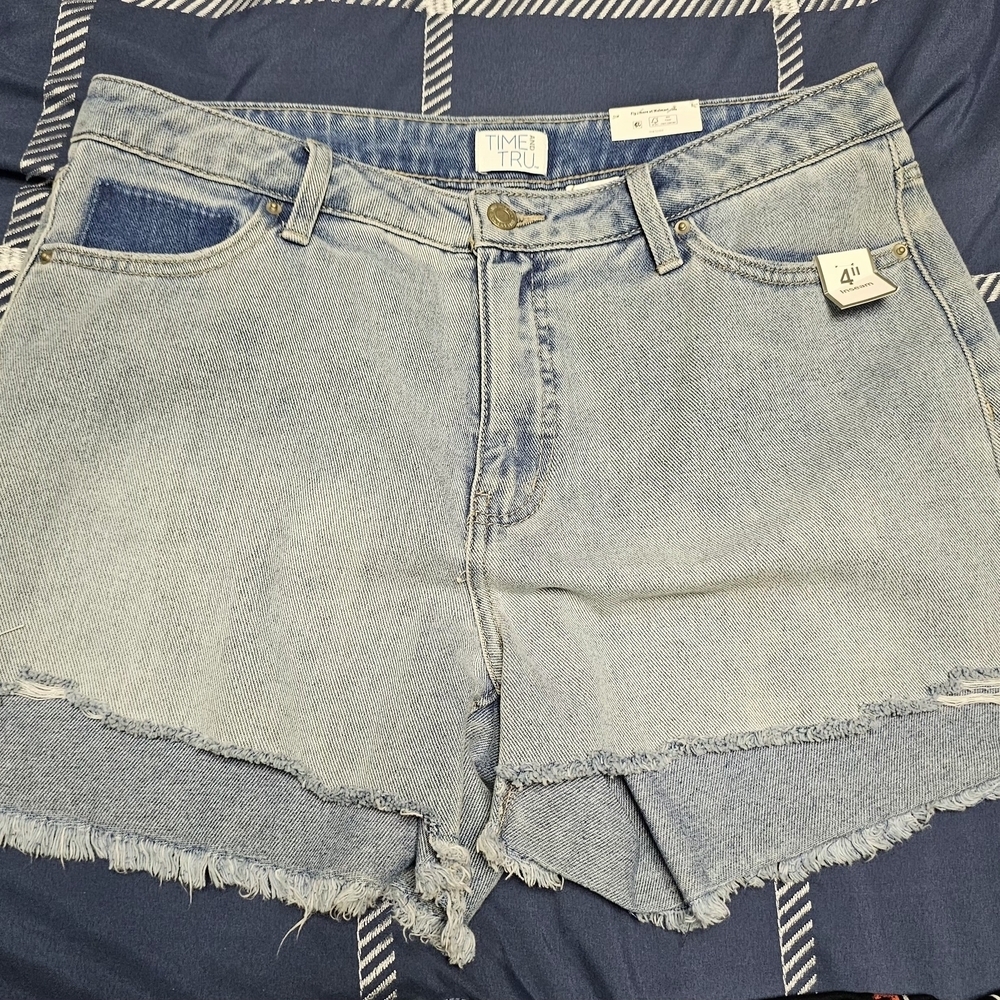 Time and Tru Women's Light Blue Denim Shorts